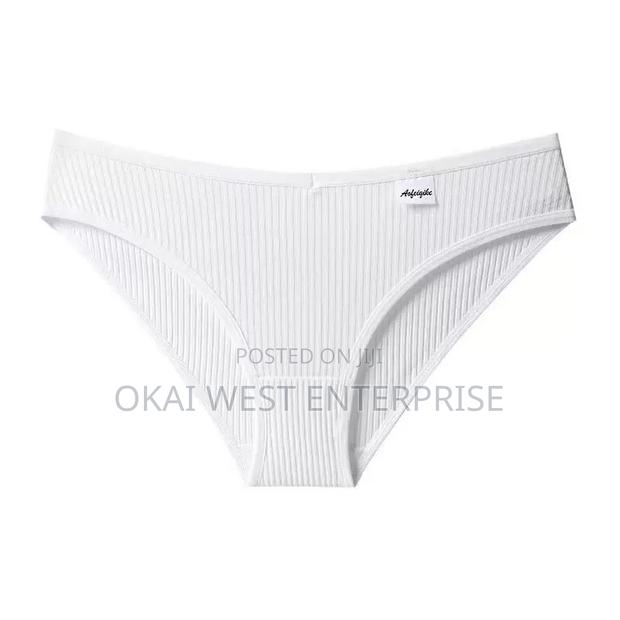 Ultra-Comfort Seamless Cotton Briefs for Ladies · Photo 4