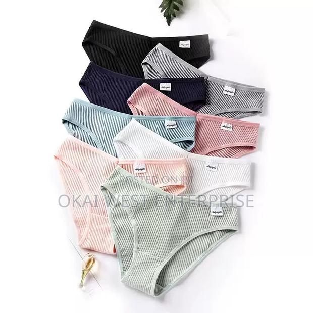 Ultra-Comfort Seamless Cotton Briefs for Ladies · Photo 1