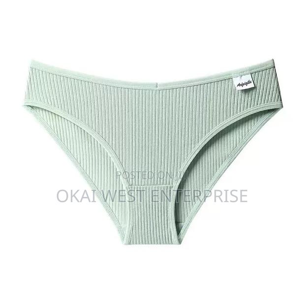 Ultra-Comfort Seamless Cotton Briefs for Ladies · Photo 5