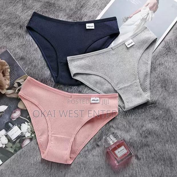 Ultra-Comfort Seamless Cotton Briefs for Ladies · Photo 2