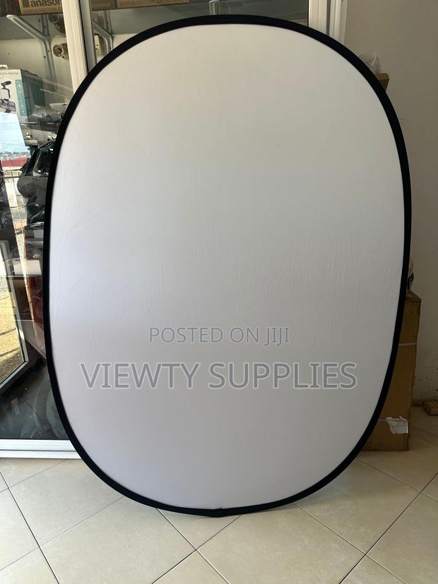 2 In 1 100 X 150 Cm Collapsible Reflector (White + Silver) Illuminator · Photo 2