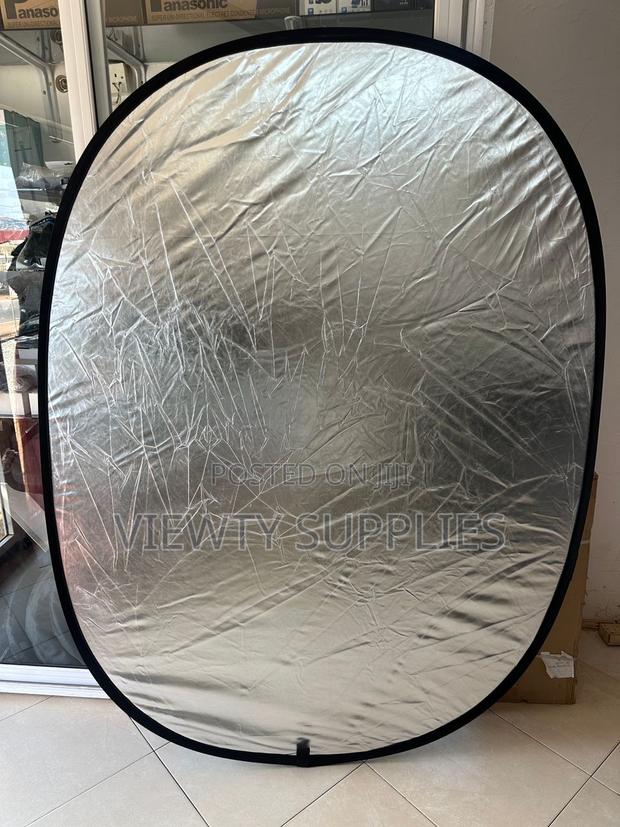 2 In 1 100 X 150 Cm Collapsible Reflector (White + Silver) Illuminator · Photo 1