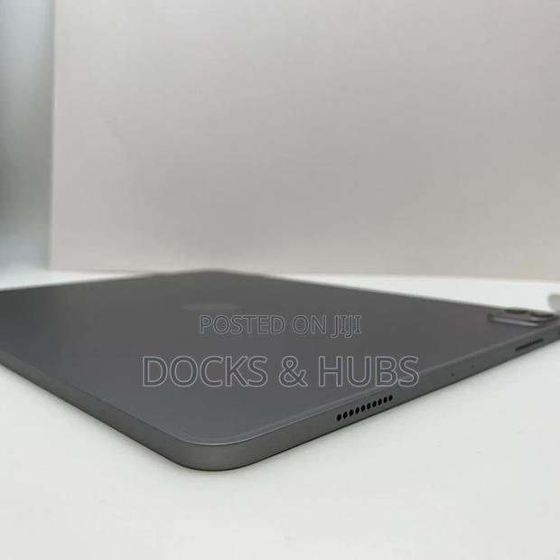 Apple iPad Pro 12.9 (2022) 1 TB Silver · Photo 5