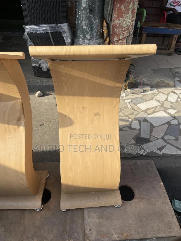 Wooden Pulpit {Brown} · Photo 1
