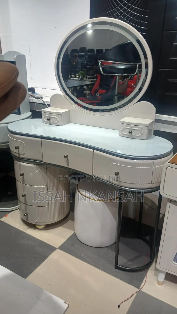 Executive Morden Dressing Mirror · Photo 3