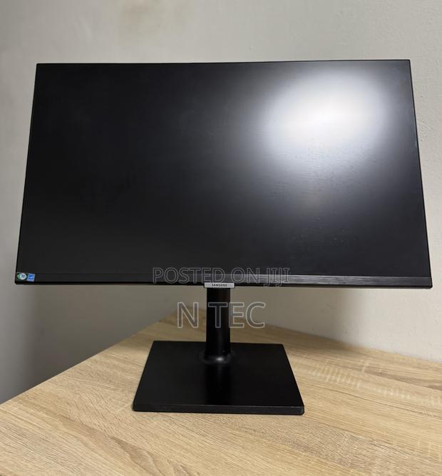 Samsung 27 Inch Ips Panel 3840 X 2160 Uhd With Usb C · Photo 2