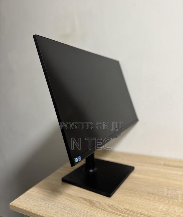 Samsung 27 Inch Ips Panel 3840 X 2160 Uhd With Usb C · Photo 1