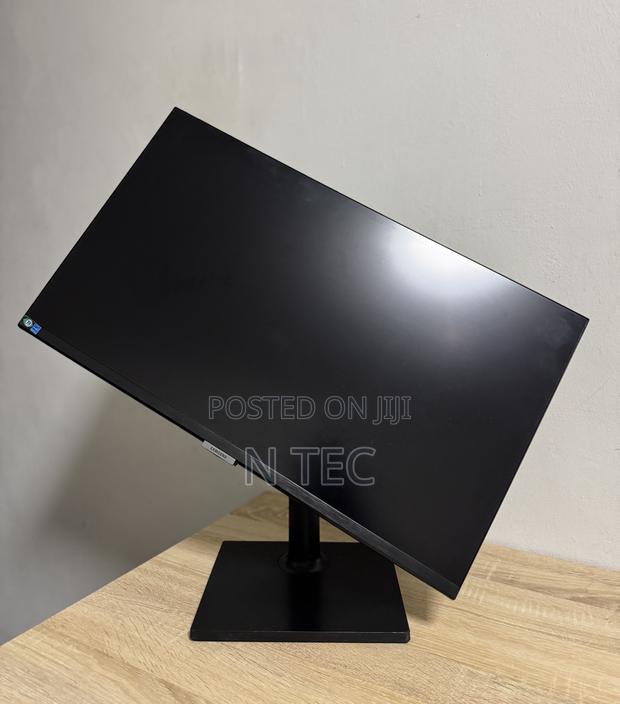 Samsung 27 Inch Ips Panel 3840 X 2160 Uhd With Usb C · Photo 3