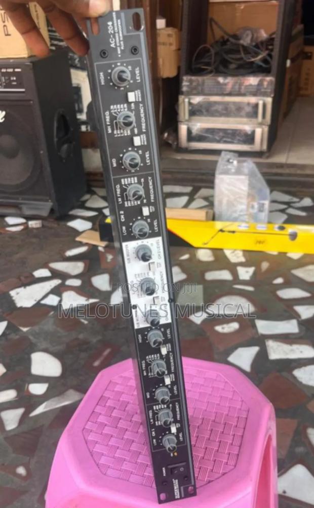 Supermulti Ac-204 Stereo 4-Way Professional Audio Crossover. · Photo 1