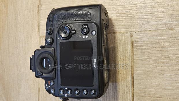 Nikon D800 Body With Battery and Charger · Photo 5