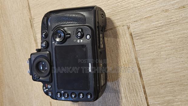 Nikon D800 Body With Battery and Charger · Photo 7