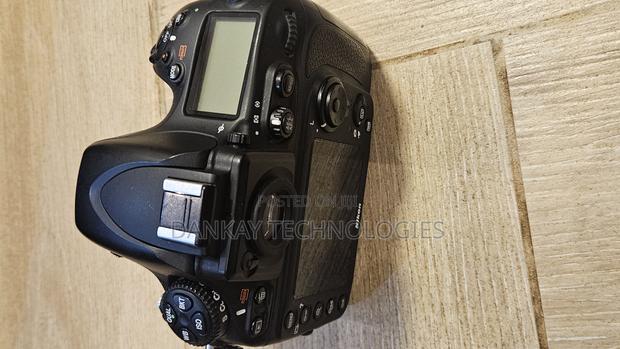 Nikon D800 Body With Battery and Charger · Photo 8