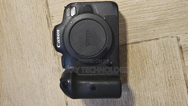 Canon R6 Camera Body With Battery and Charger · Photo 1