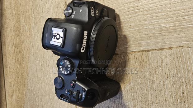 Canon R6 Camera Body With Battery and Charger · Photo 3