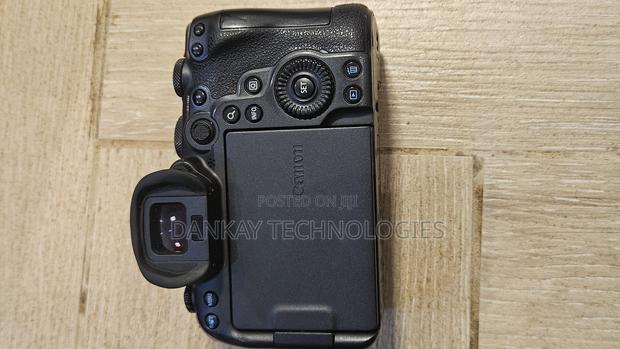 Canon R6 Camera Body With Battery and Charger · Photo 5