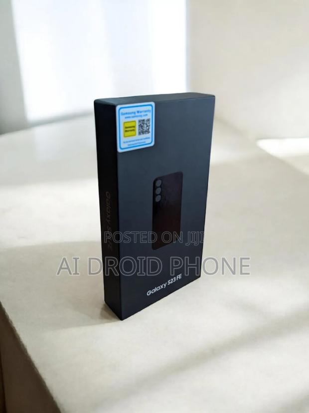 New Samsung Galaxy S23 FE 128 GB Gold · Photo 2