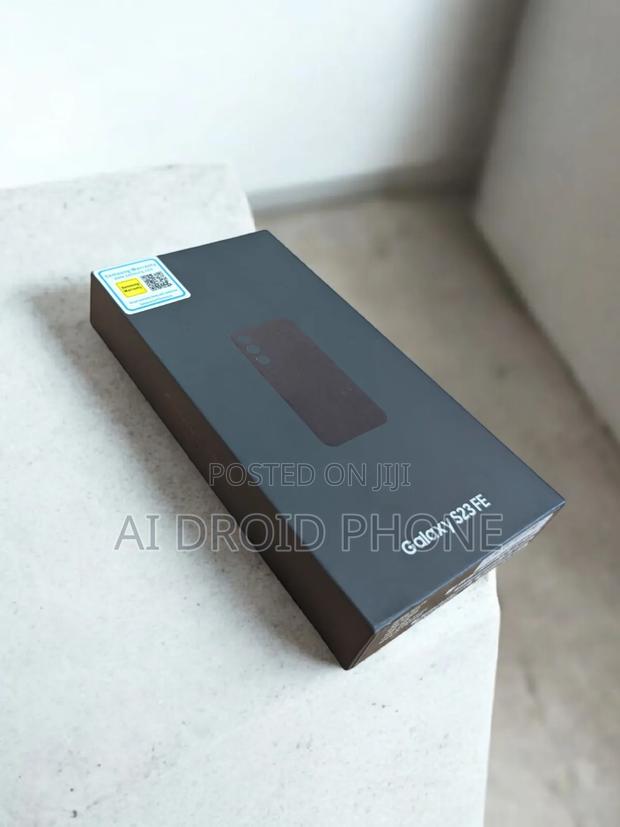 New Samsung Galaxy S23 FE 128 GB Gold · Photo 2