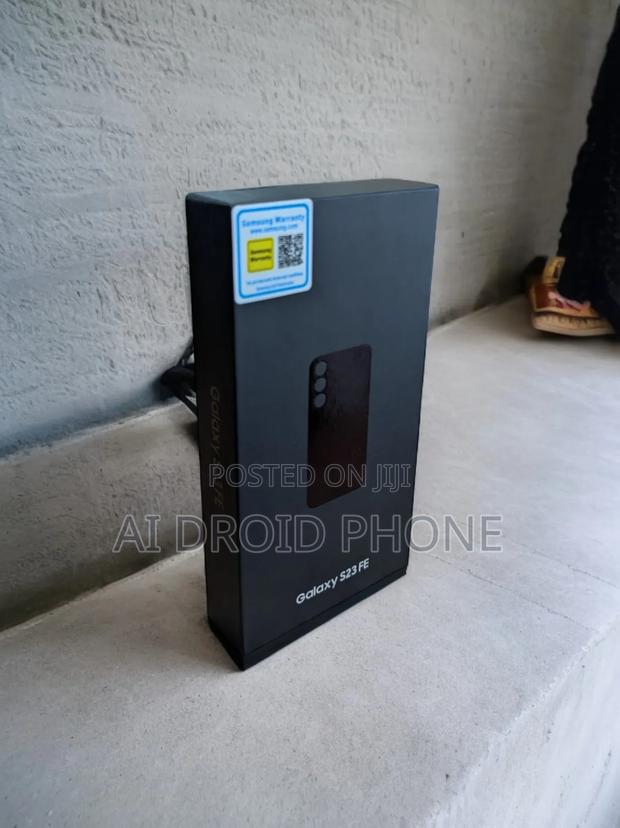 New Samsung Galaxy S23 FE 128 GB Gray · Photo 2