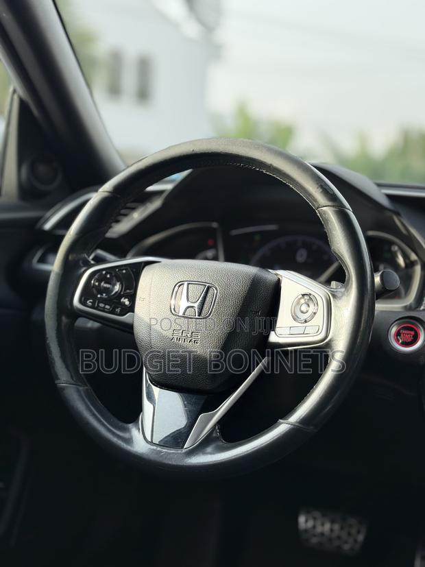 Honda Civic Sport Sedan 2019 Silver · Photo 4