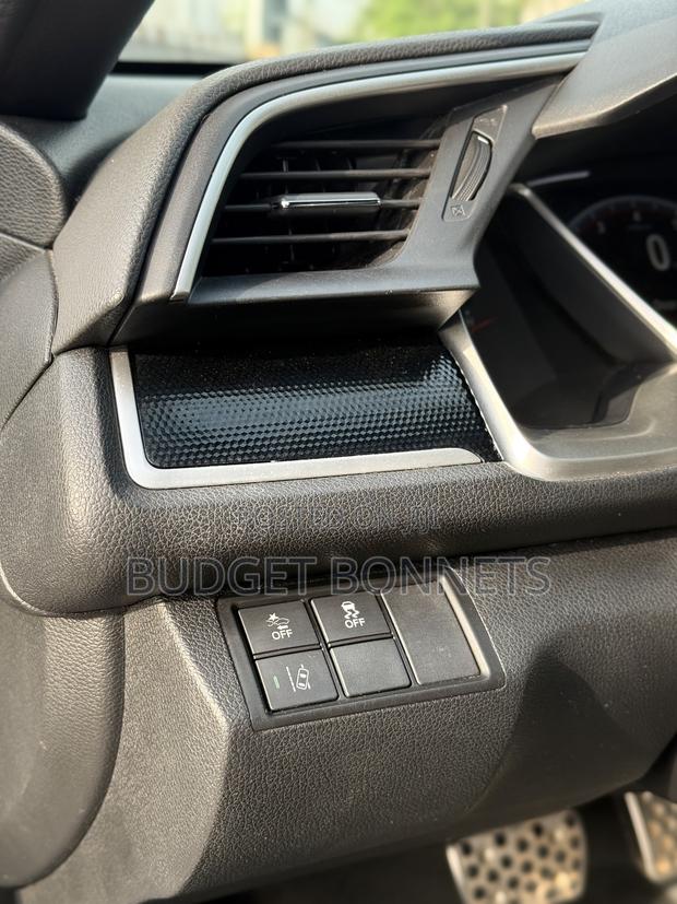 Honda Civic Sport Sedan 2019 Silver · Photo 7