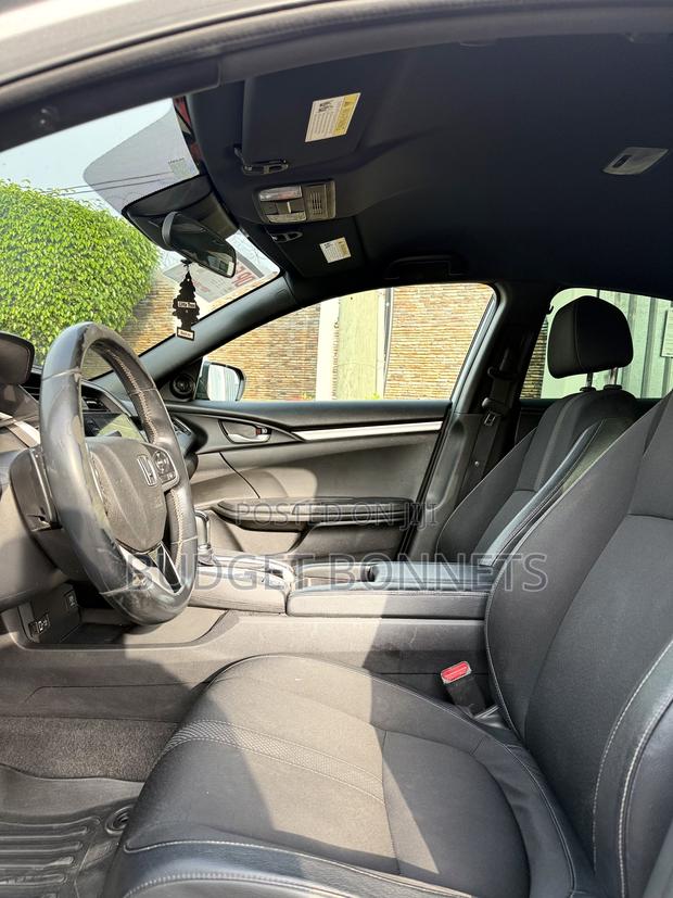 Honda Civic Sport Sedan 2019 Silver · Photo 5