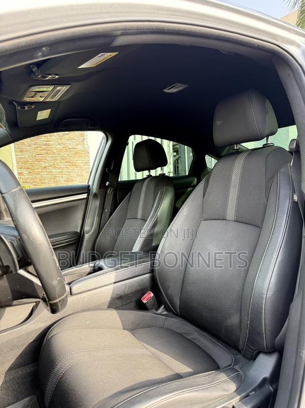 Honda Civic Sport Sedan 2019 Silver · Photo 6