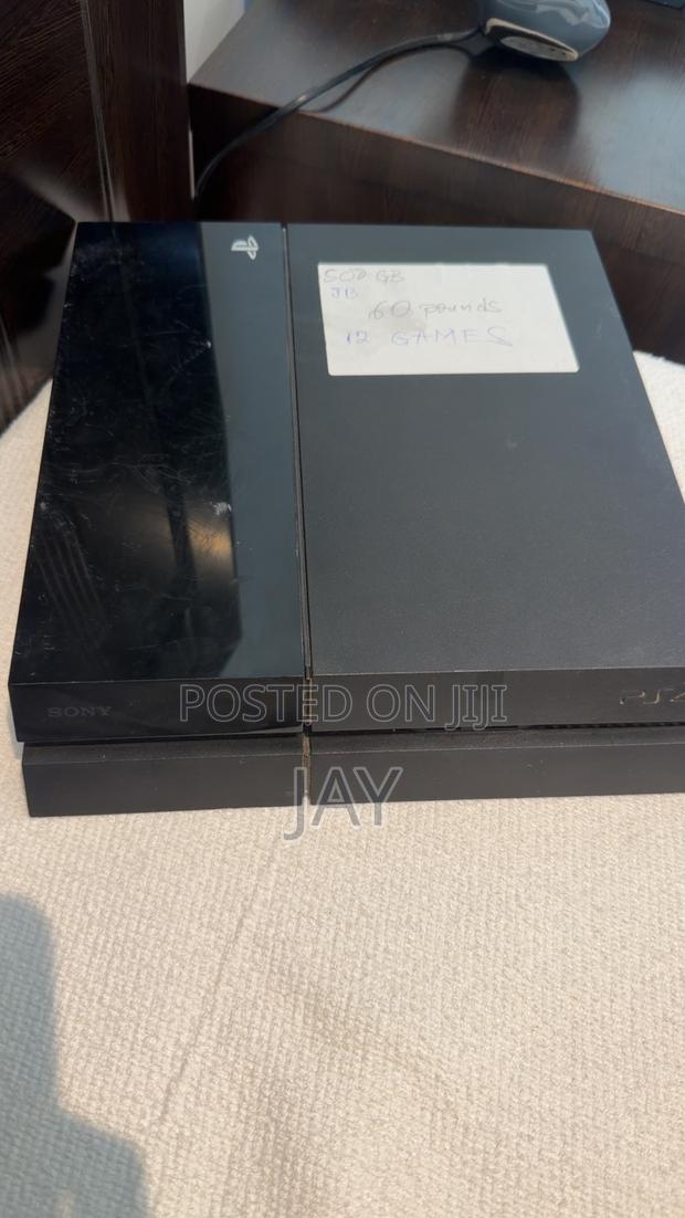 Ps4 With Games · Photo 1