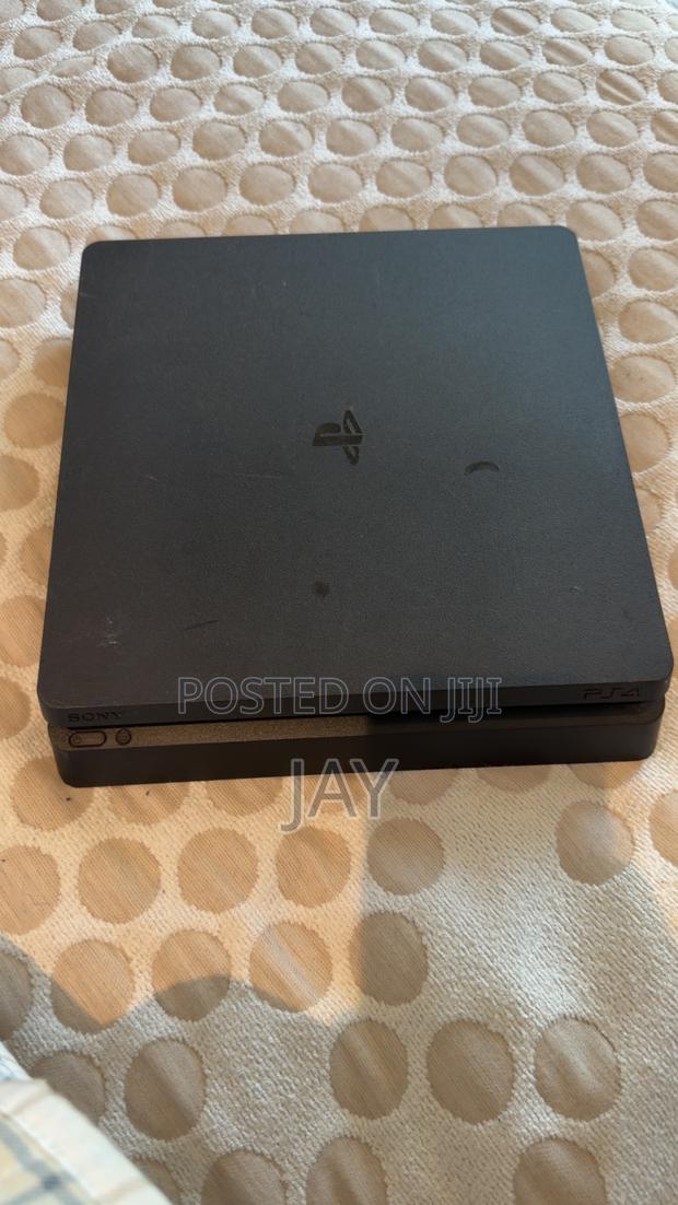 Ps4 Slim With Games · Photo 1