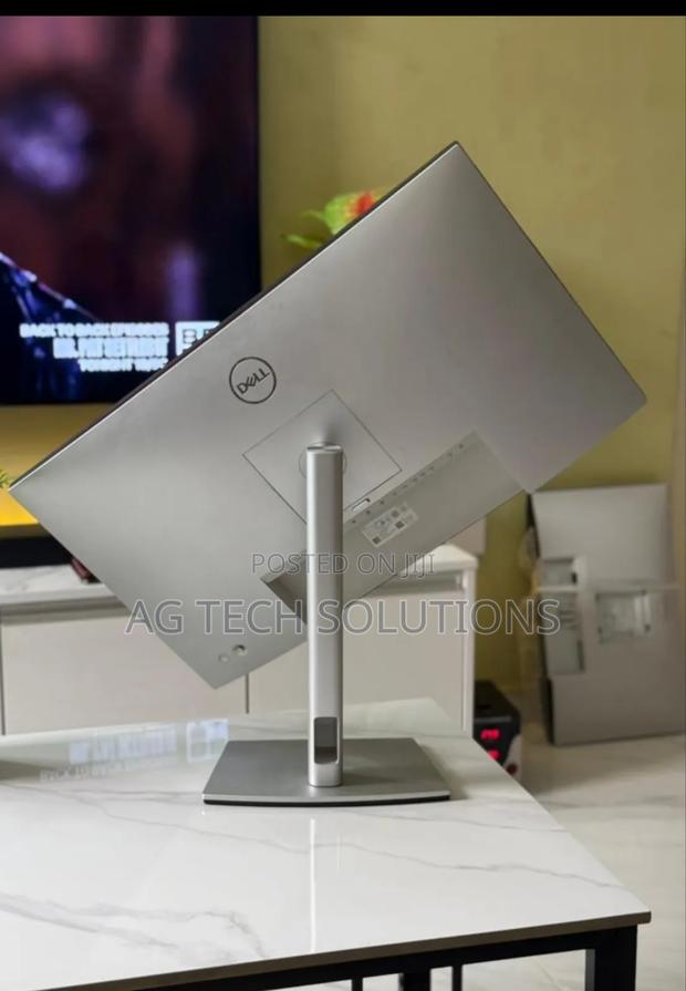 Dell Ultrasharp 27 Inches Edgeless Monitor · Photo 4