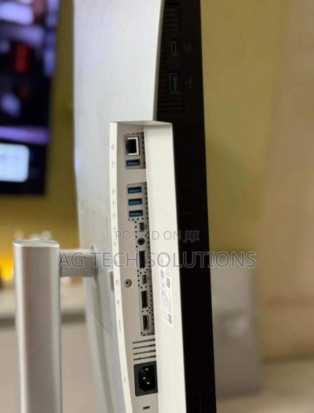 Dell Ultrasharp 27 Inches Edgeless Monitor · Photo 6