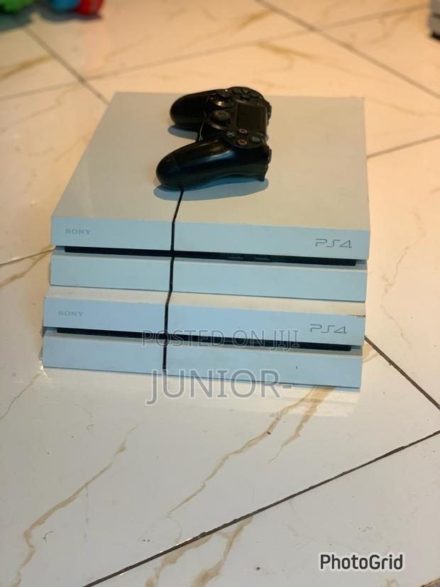White Edition Ps4 Jailbreak 17 Games Free 2 Pads · Photo 1