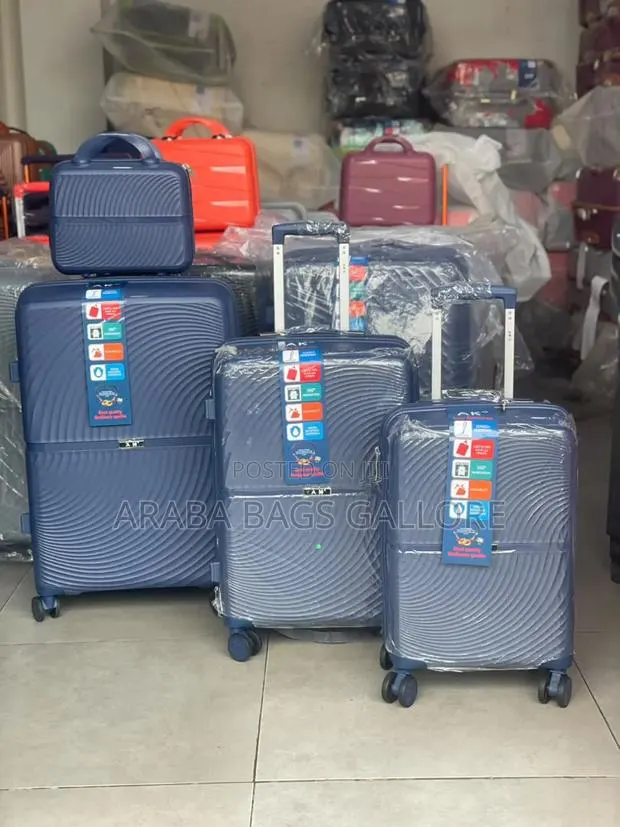 4 Sets Anti Crack Unbreakable Traveling/Marriage Suitcases. · Photo 1