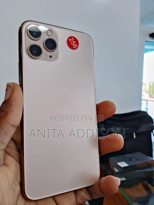 Apple iPhone 11 Pro 256 GB Pink · Photo 2