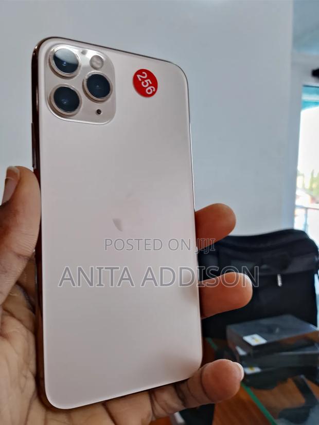 Apple iPhone 11 Pro 256 GB Pink · Photo 3