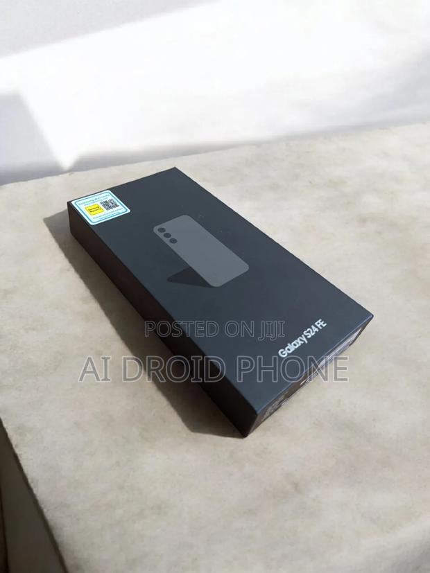 New Samsung Galaxy S24 FE 128 GB Blue · Photo 2