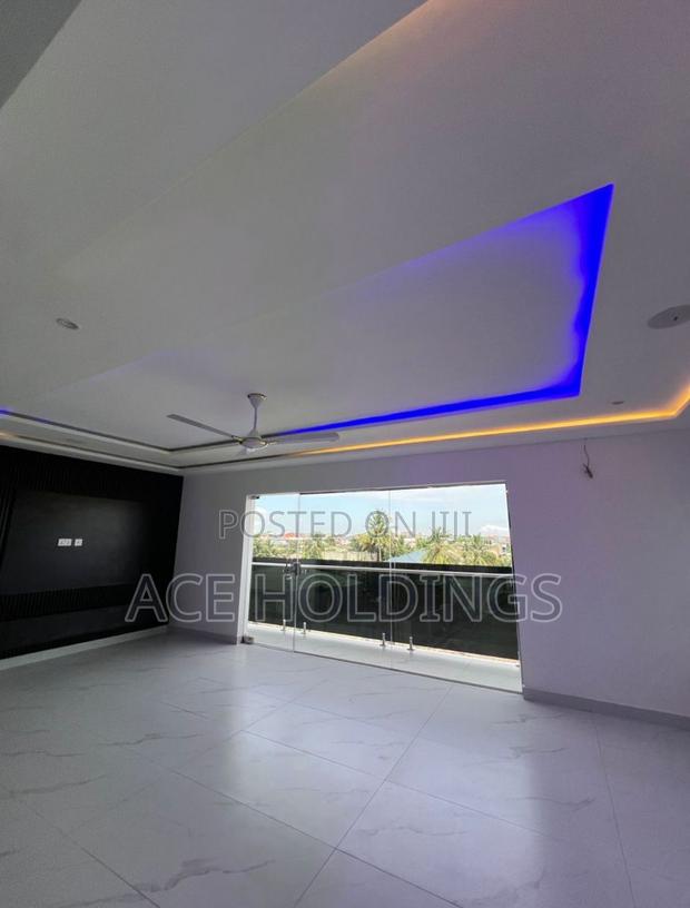3bdrm Mansion in Ashale Botwe for sale · Photo 3