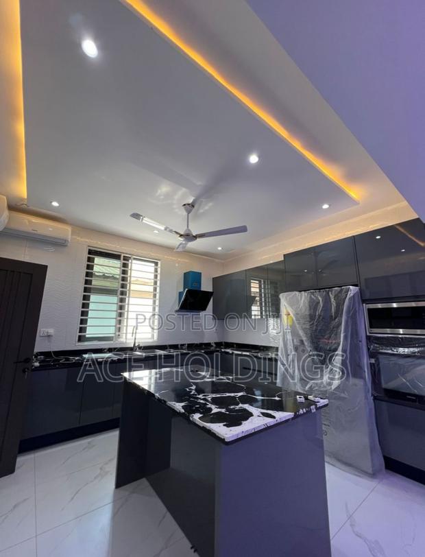 3bdrm Mansion in Ashale Botwe for sale · Photo 2