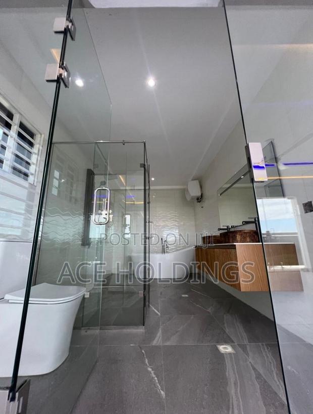 3bdrm Mansion in Ashale Botwe for sale · Photo 5