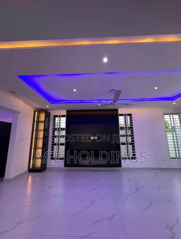 3bdrm Mansion in Ashale Botwe for sale · Photo 4