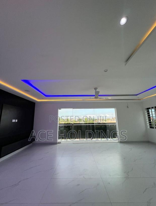 3bdrm Mansion in Ashale Botwe for sale · Photo 8