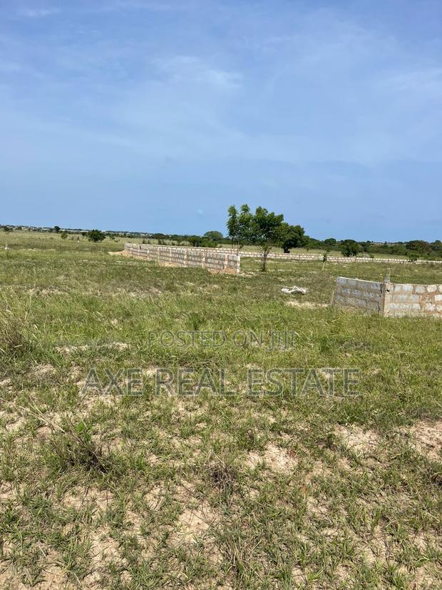 Moderate Prices With Incentives on Lands · Photo 3