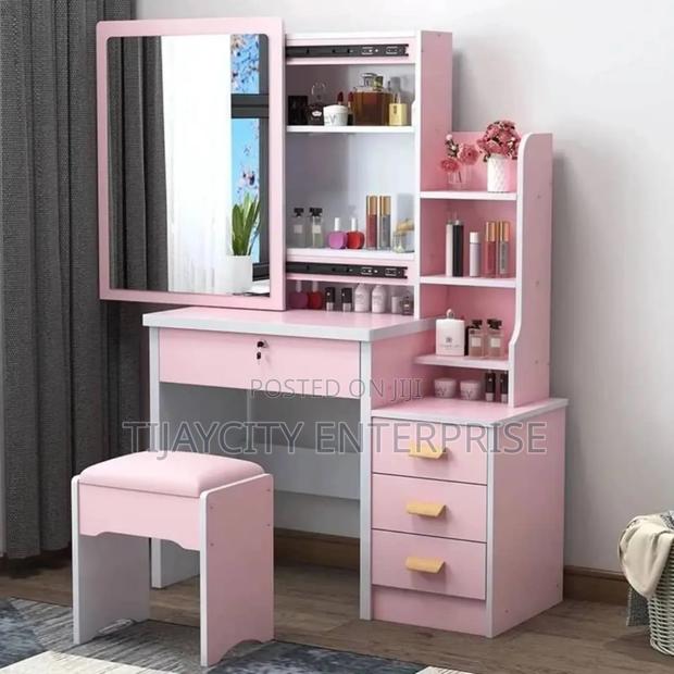 Dressing Mirror With Chair · Photo 3