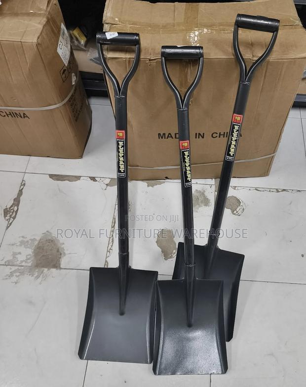 Aluminum Metallic Spade For Construction Workers · Photo 1