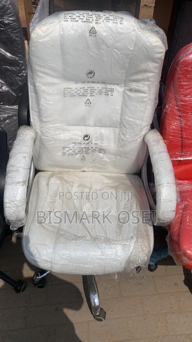 Swivel Chair · Photo 3