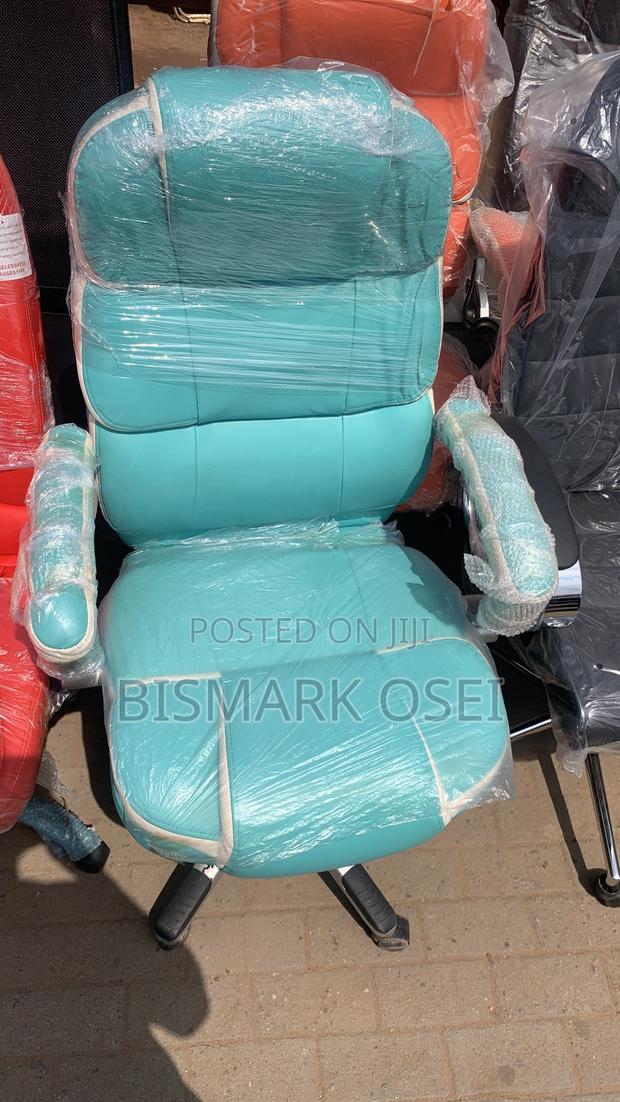 Swivel Chair · Photo 1