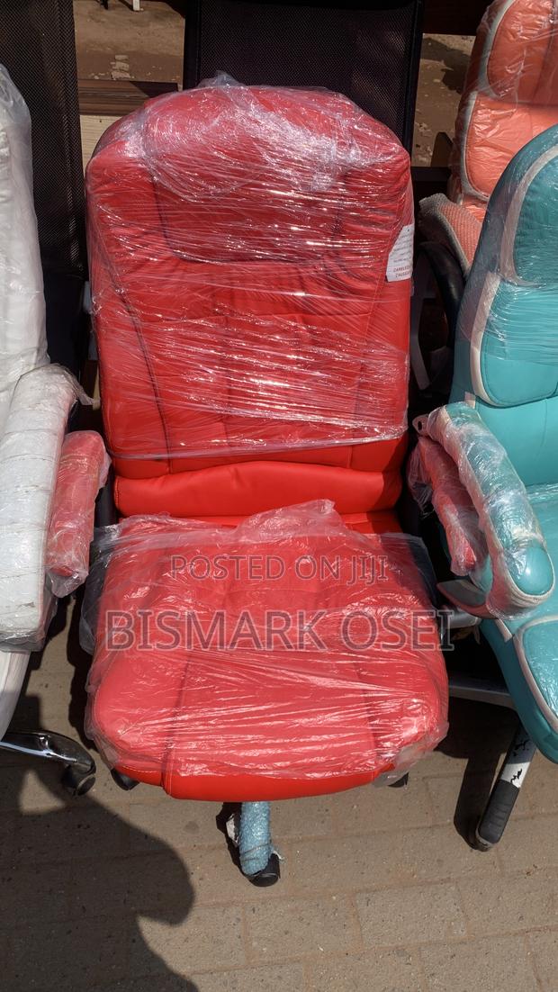 Swivel Chair · Photo 4