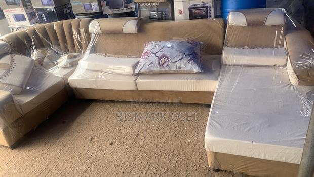 Adjustable C Shape With a Beautiful Material · Photo 1