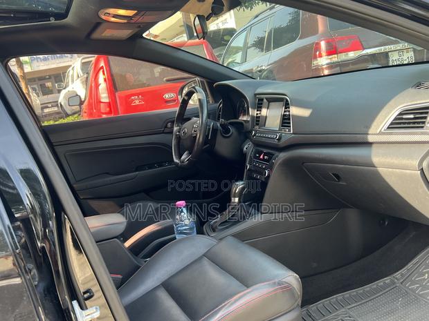 Hyundai Elantra Sport Sedan FWD (1.6L 4cyl 6M) 2017 Black · Photo 2