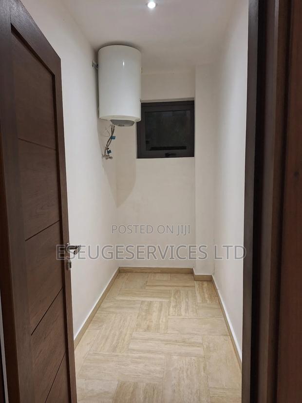 Post Construction Cleaning · Photo 4
