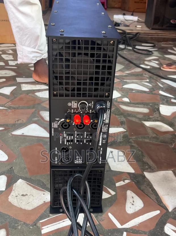 Peavey Cs 7000 Professional Power Amplifier. · Photo 3